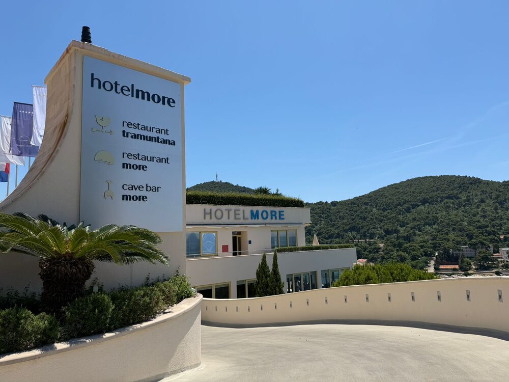 Hotel More